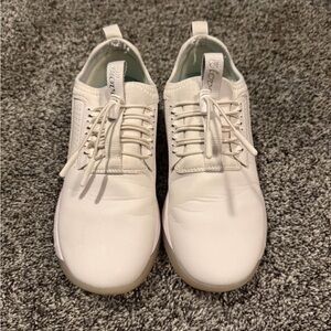 Clove White Nursing Shoes